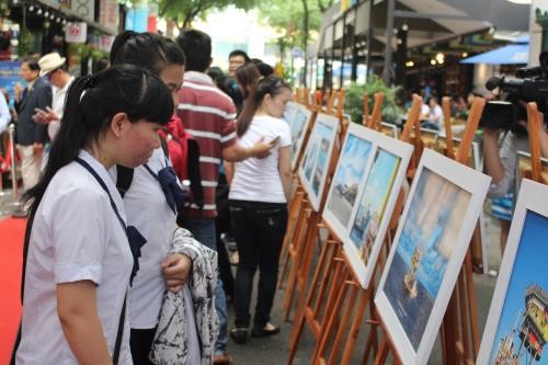 Khai mạc Triển lãm ảnh báo chí “Trường Sa – Nơi ta đến” - ảnh 1